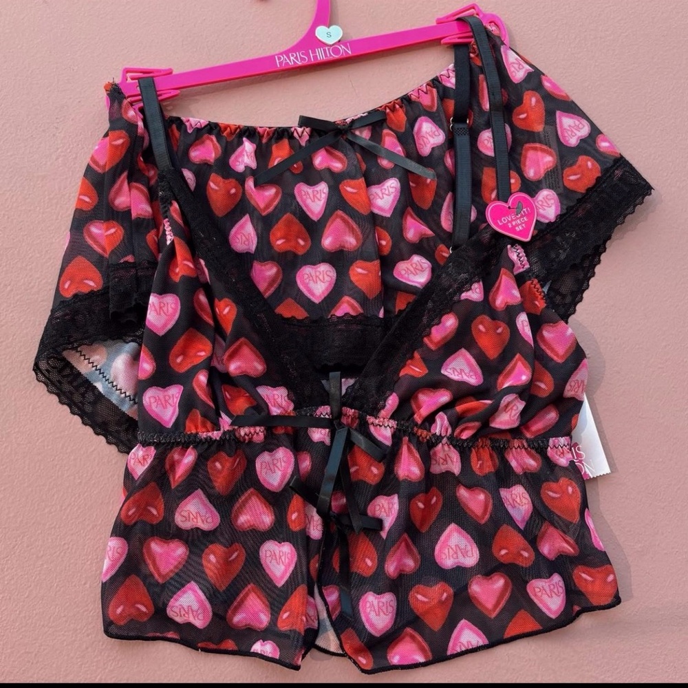 ❣️❄️Paris Hilton Heart Pattern Lace Pajama Set - Black and Pink